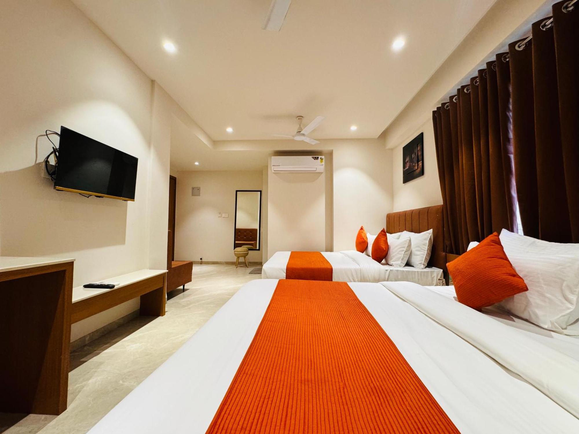 Hotel Rudhav Palace Ujjain Exterior foto